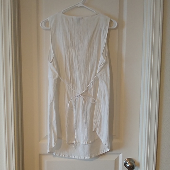 Liz Lange Maternity Sleeveless Top - Picture 4 of 4